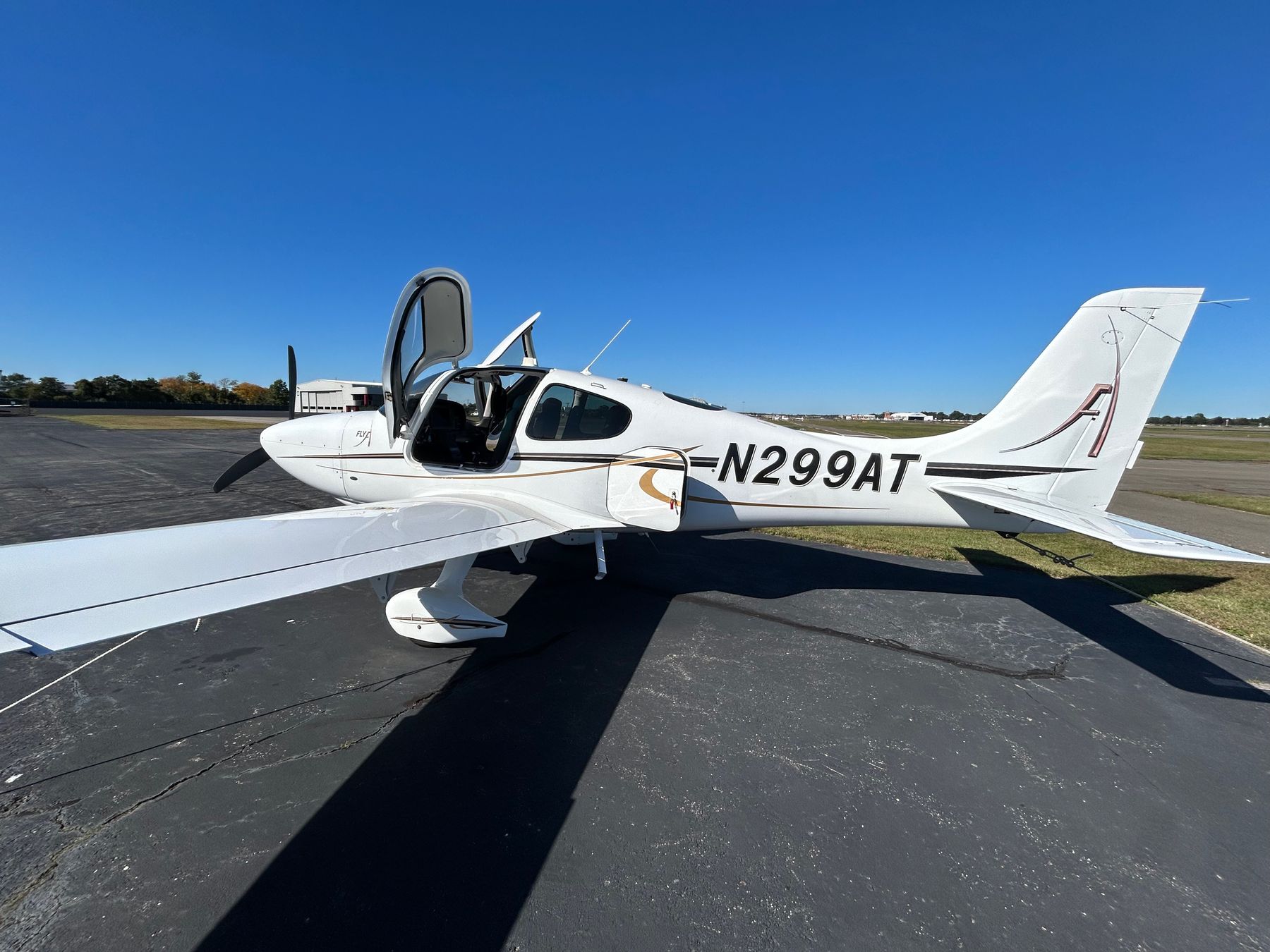 Cirrus SR20 N299AT on the ramp with its door open
